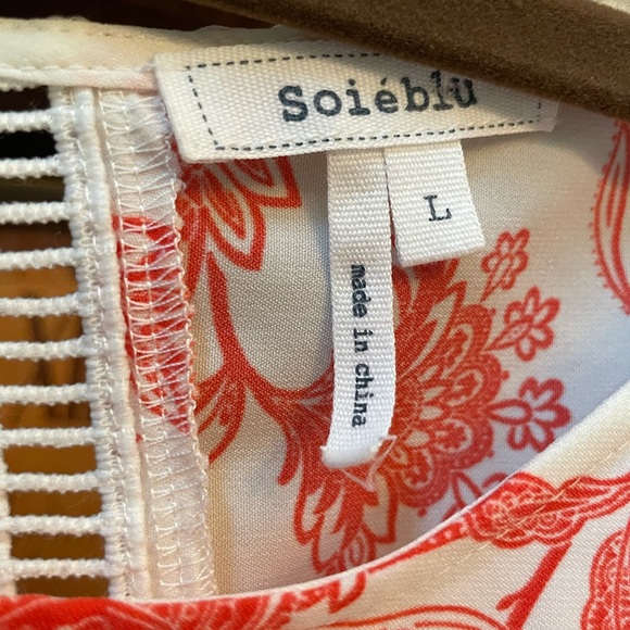 Orange and white Soie’blu top with a peekaboo back - Picture 6 of 6